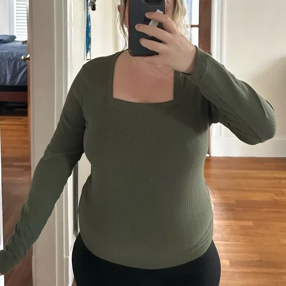 Old Navy Green Fitted Blouse - Picture 4 of 4